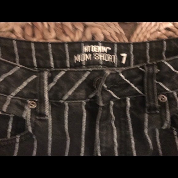 HT Denim Hot Topic Mom Short, size 7, - Picture 3 of 3
